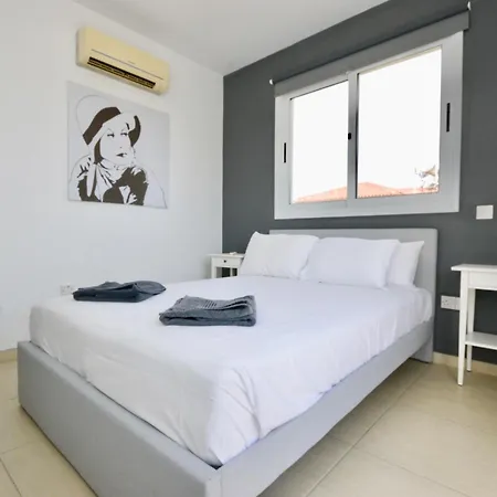 Sleeps 8 With Private Pool
