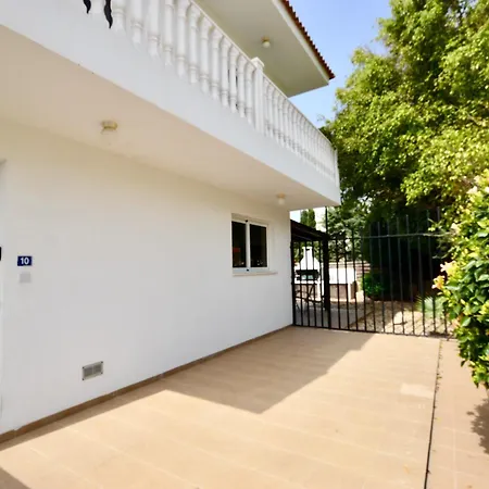 Villa Sleeps 8 With Private Pool