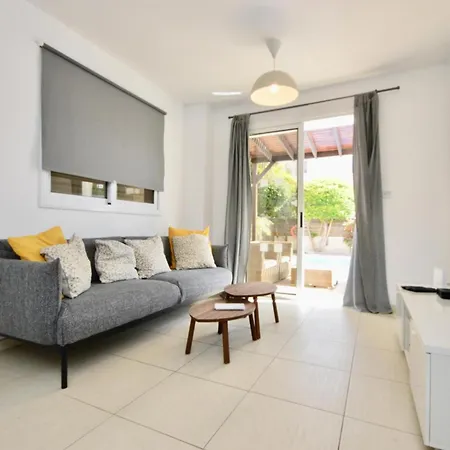 Sleeps 8 With Private Pool *