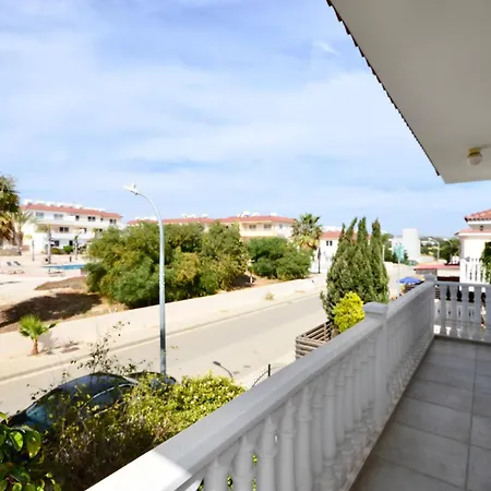 Вилла Sleeps 8 With Private Pool *