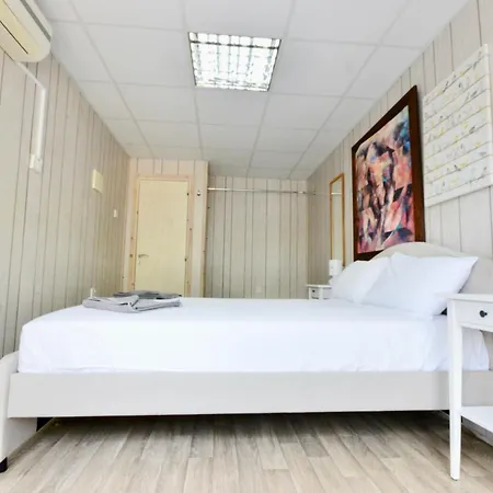 Sleeps 8 With Private Pool Вилла Айя-Напа