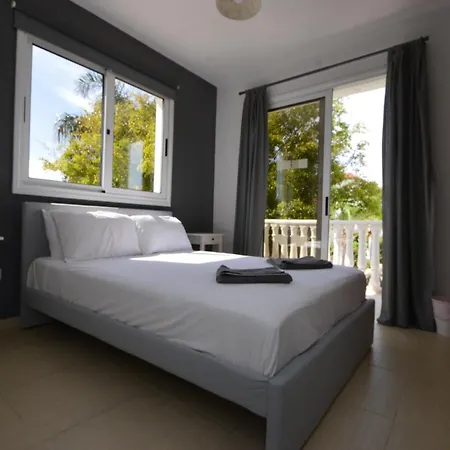 Sleeps 8 With Private Pool *