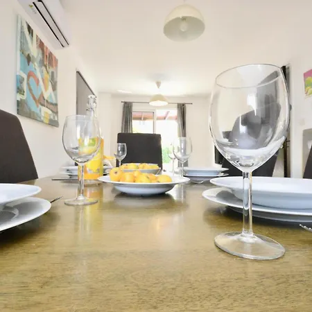 Вилла Sleeps 8 With Private Pool Айя-Напа
